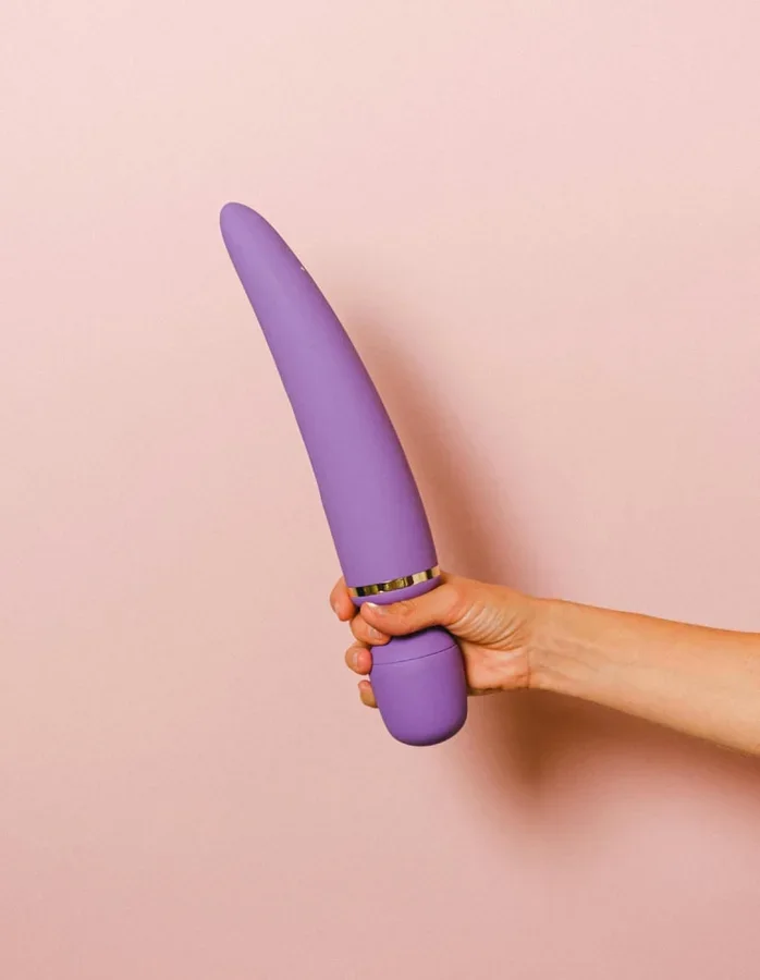 Ami, vibrador de punto G en silicona lila con punta curva
