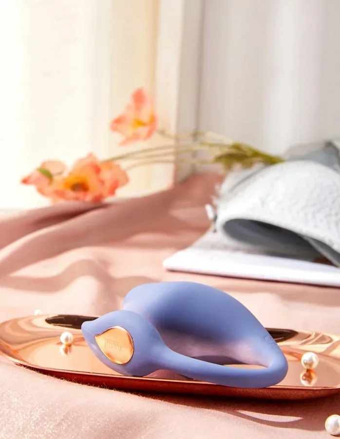 Phoenix, plug anal de silicona lila con base de seguridad
