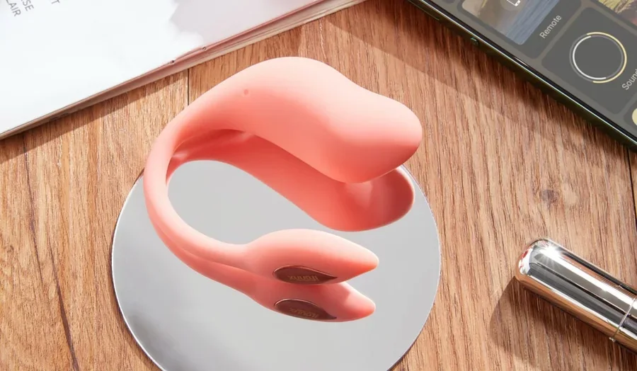 Vibes, anillo vibrador coral para pareja con estimulador clitorial